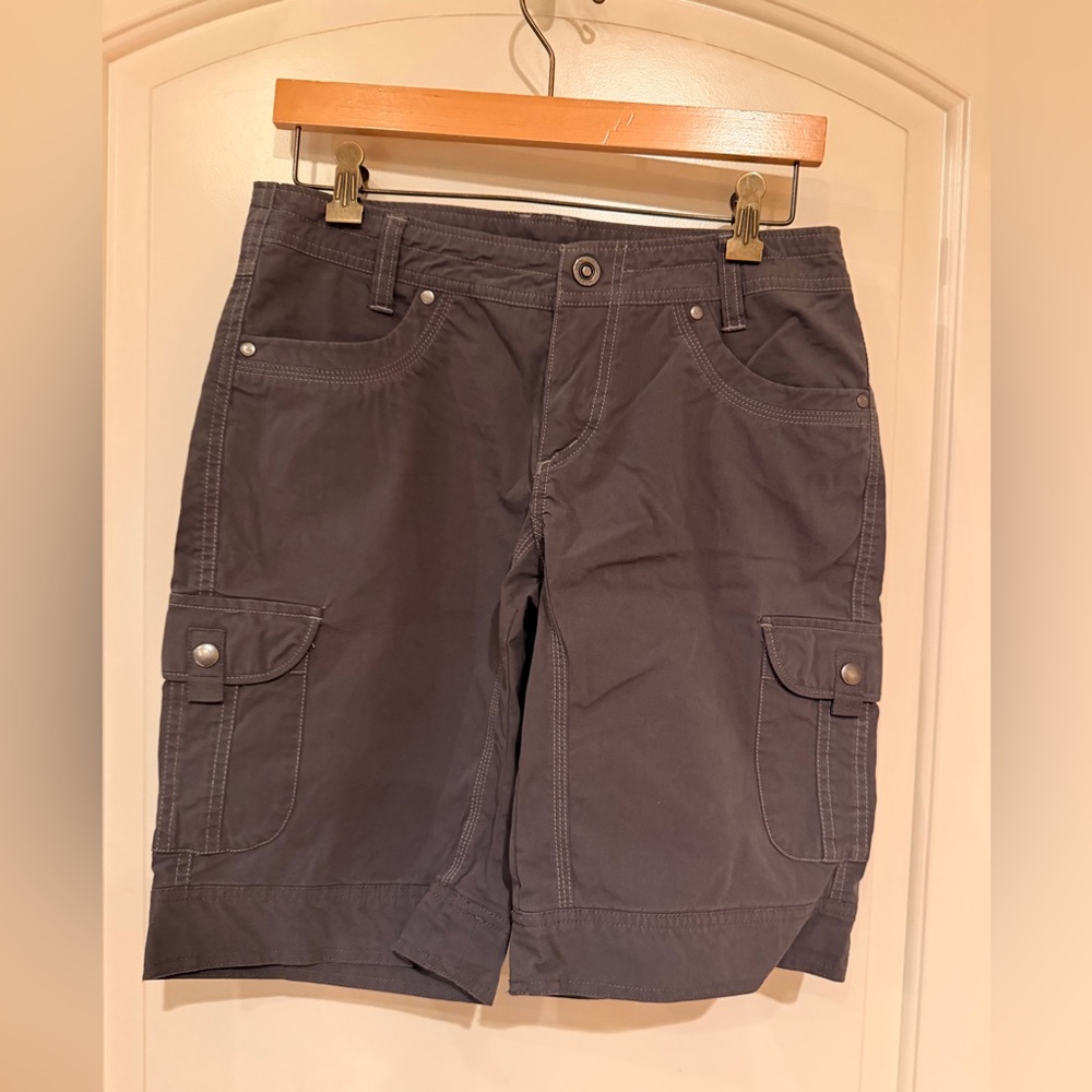 Kuhl Splash Women’s cargo Hiking shorts in Gray size 8 EUC